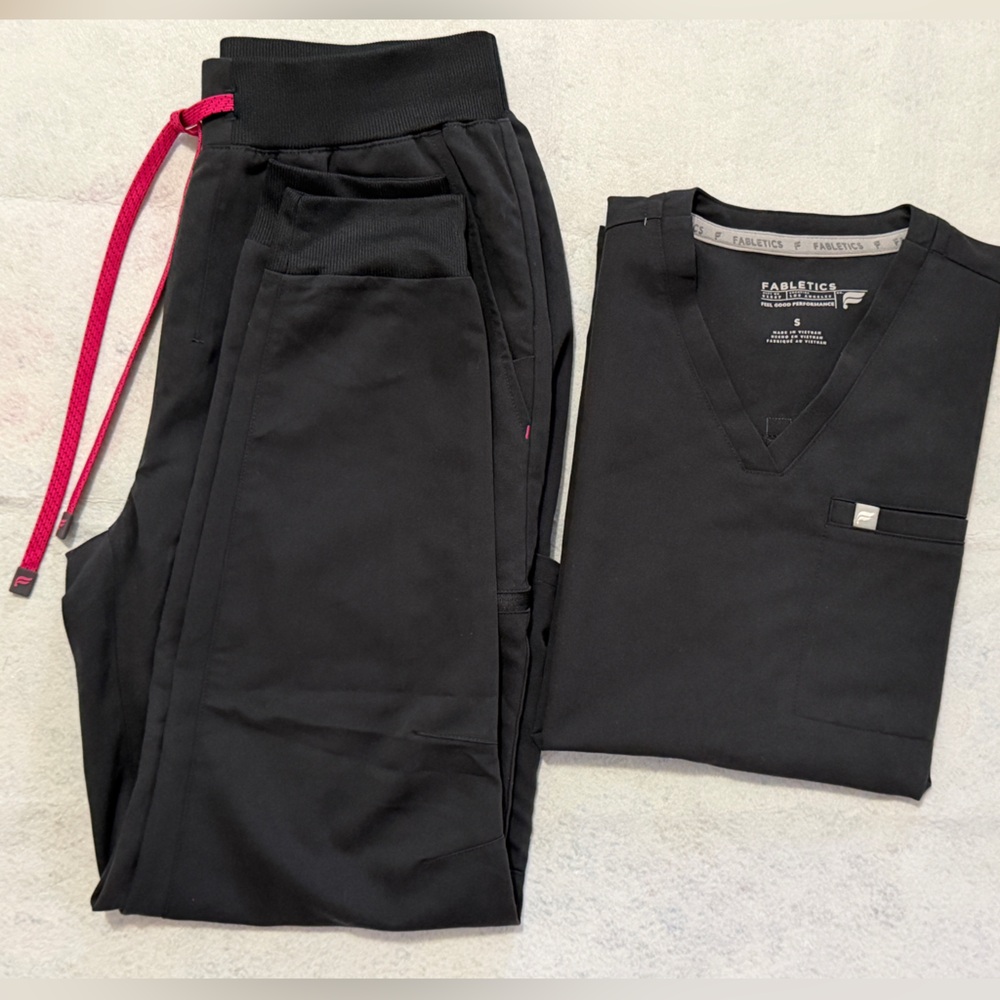 Fabletics scrubs set in Black